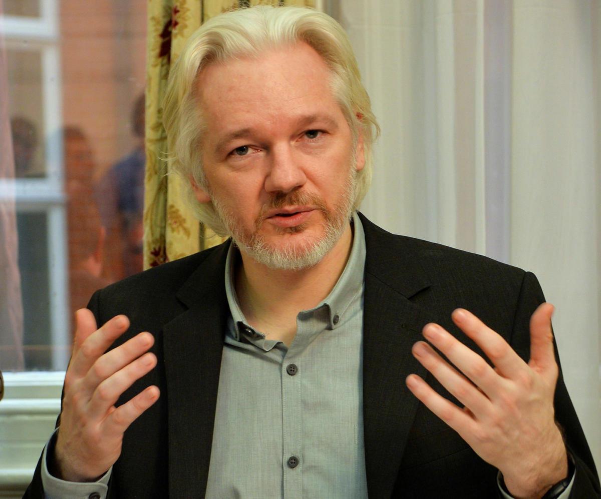 Θρίλερ με την έκδοση του ιδρυτή των Wikileaks – “Δεν κινδυνεύει με θανατική ποινή”
