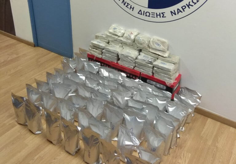 Στα χέρια της αστυνομίας κύκλωμα ναρκωτικών με πλοκάμια σε όλη την Ευρώπη – Κατασχέθηκαν 83 κιλά ηρωίνης αξίας 1.650.000 ευρώ στα Πατήσια