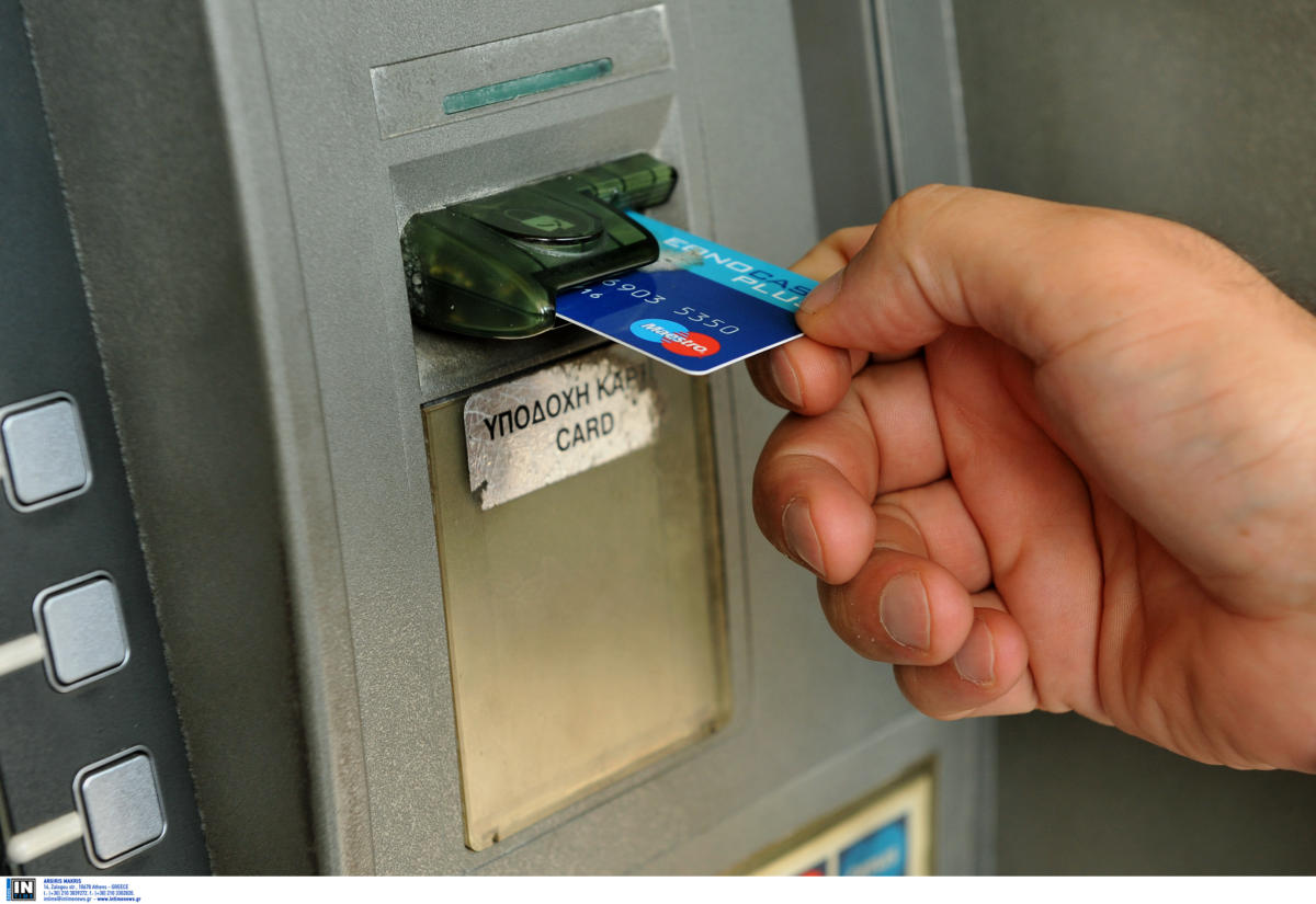Αναλήψεις μετρητών από ATM: Από σήμερα (22/07) “τσουχτερές” χρεώσεις