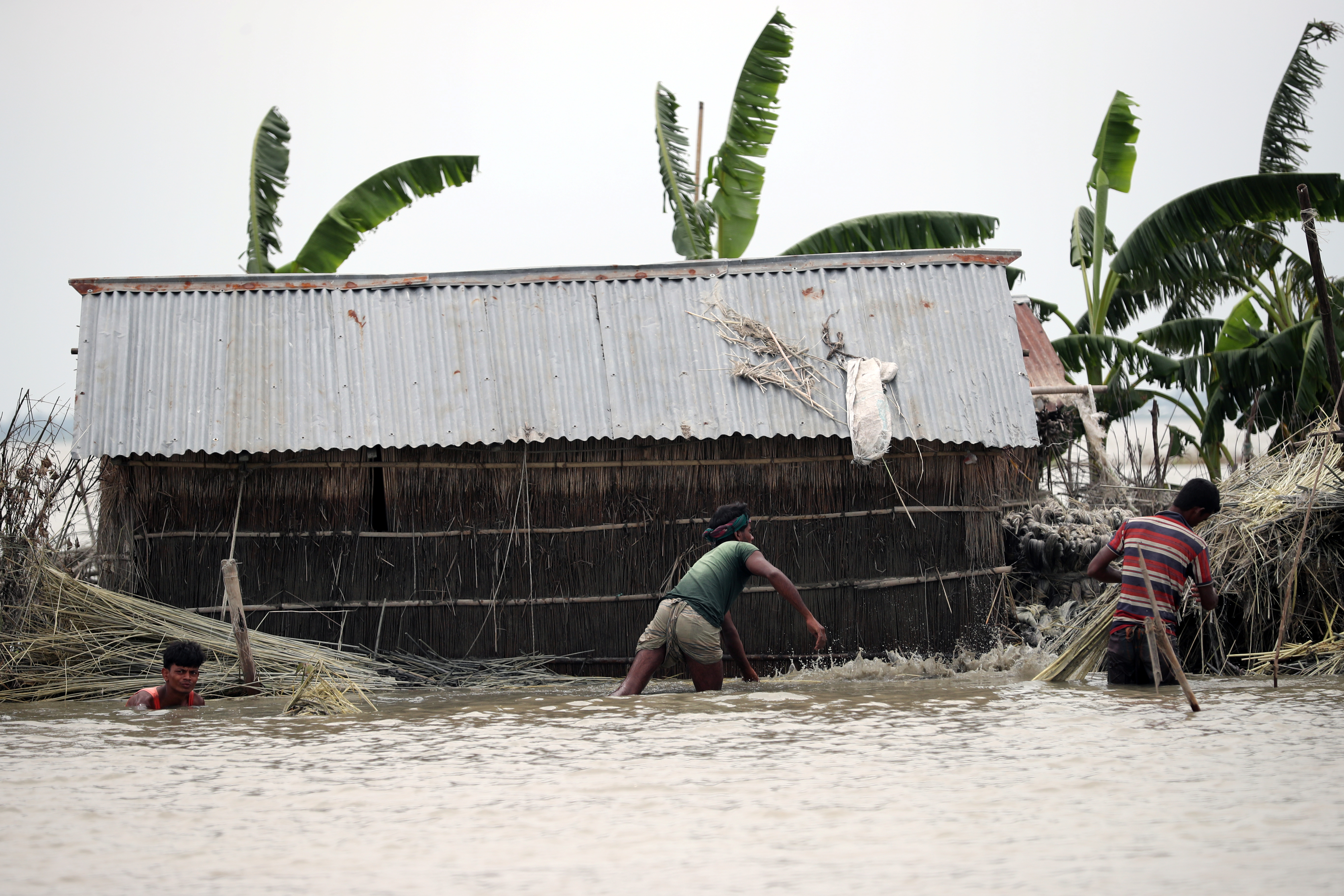 Μπαγκλαντές: Πάνω από 100 νεκροί από τις φονικές πλημμύρες [pics]
