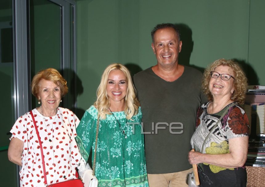 Μαρία Μπεκατώρου: Με την μητέρα και την πεθερά της στο θέατρο!