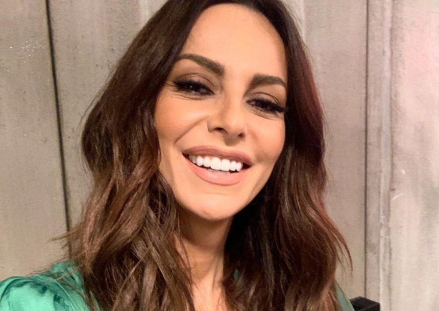 Μπέττυ Μαγγίρα: Ποζάρει με μικροσκοπικό μπικίνι και εντυπωσιάζει με τις αναλογίες της!