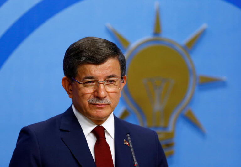 «Κεραυνοί» από Νταβούτογλου κατά Ερντογάν