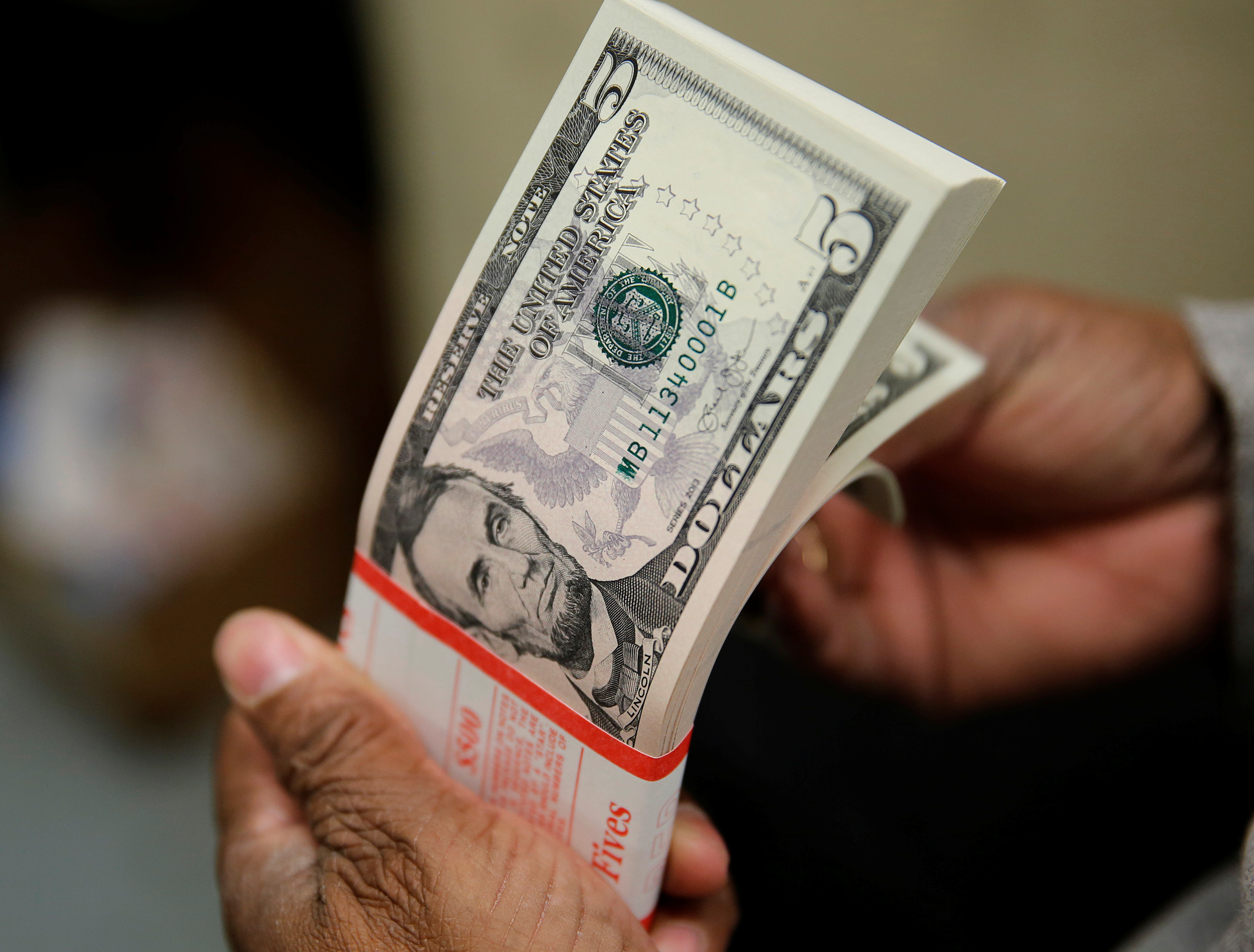 Λέσβος: Δωρεά 600.000 δολαρίων υπό έναν όρο – Θέμα συζήτησης ο “κυρ Θανάσης” που έγινε πλούσιος στις ΗΠΑ!