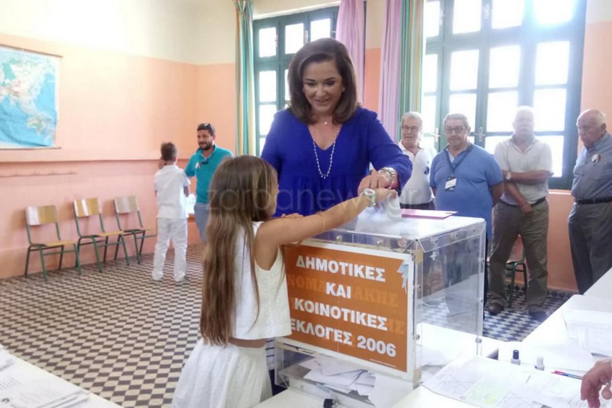 Εκλογές 2019: Με τα εγγόνια της ψήφισε η Ντόρα Μπακογιάννη – video