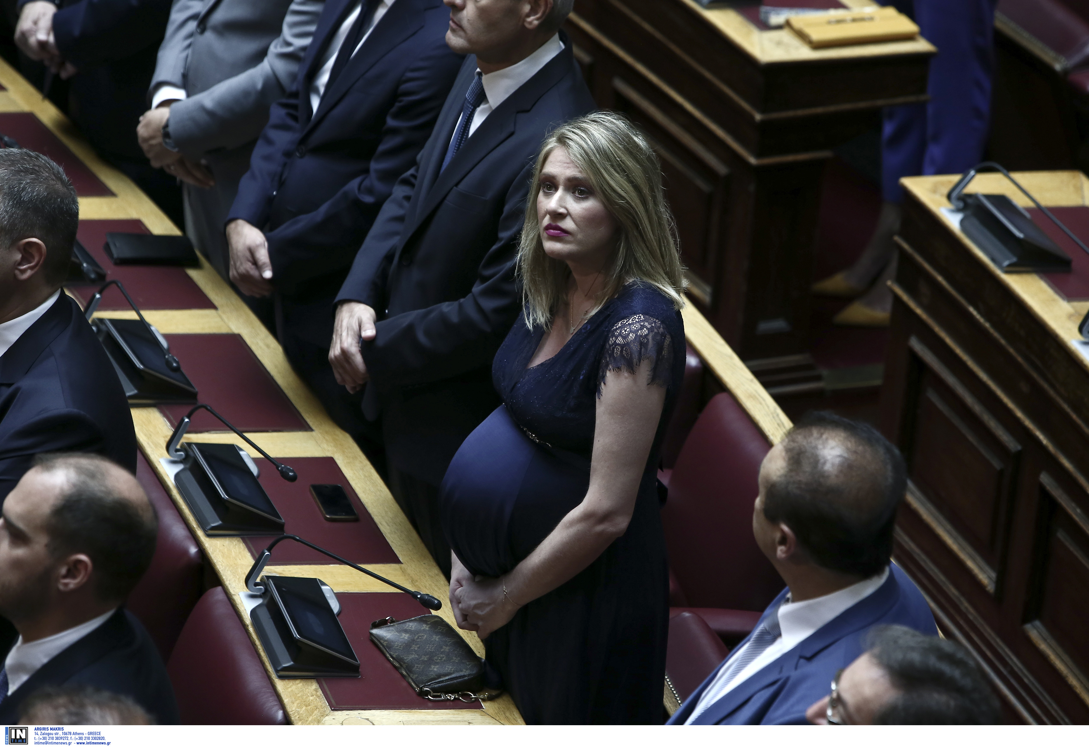 Βουλή: Η εγκυμονούσα βουλευτής Άννα Ευθυμίου που τράβηξε τα βλέμματα