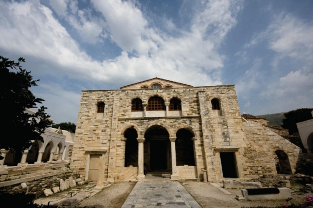 Το μυστήριο με την 100η πύλη της Παναγίας Εκατονταπυλιανής – Γιατί μια παραμένει αόρατη
