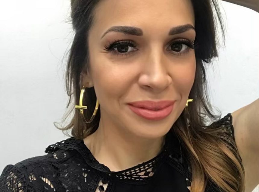 Η Ελένη Χατζίδου διαλέγει έπιπλα για το δωμάτιο της κόρης της!