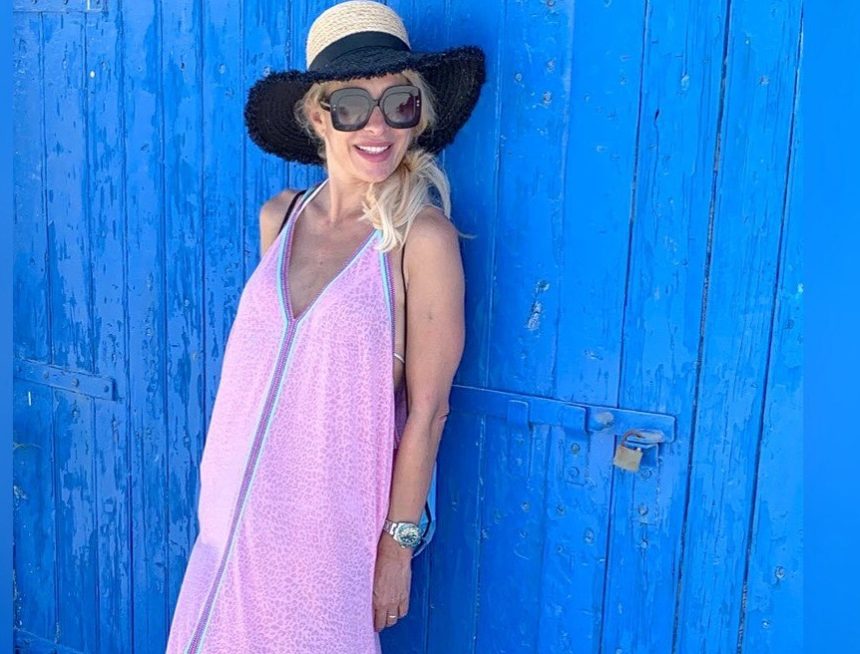 Ελένη Μενεγάκη: Στην παραλία με την μικρή Μαρίνα, φορώντας μόνο τα μαγιό τους! [pic]