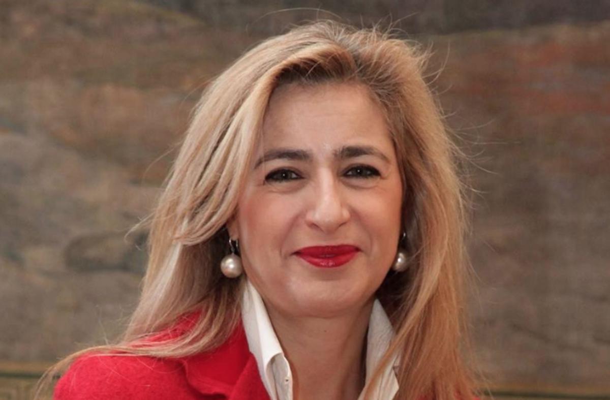 Μια Κυπραίου δίπλα στον επίτιμο, μια Κυπραίου δίπλα και στον Κυριάκο