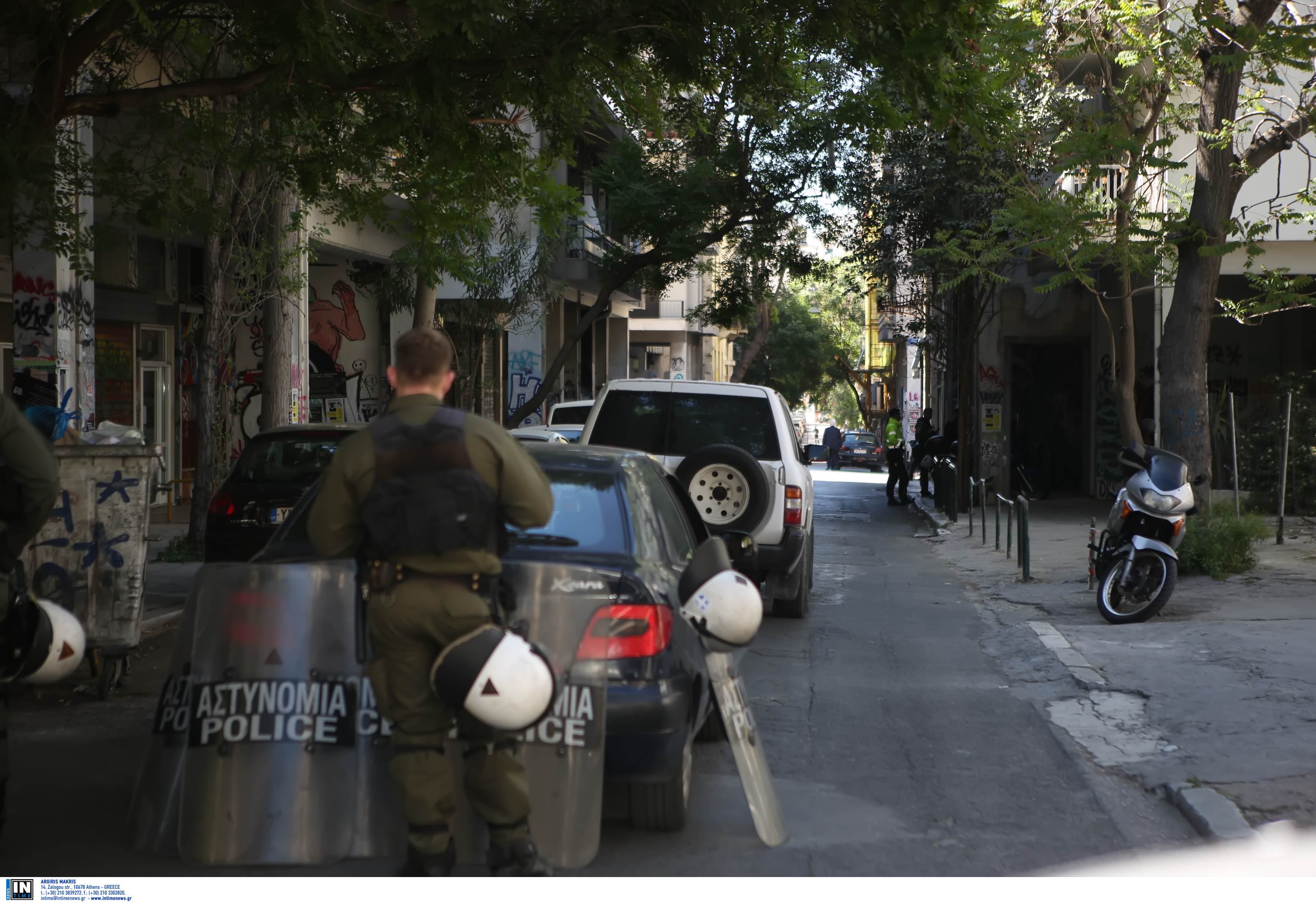 Καταγγελίες για αγριότητες και βασανισμό αστέγου από τα ΜΑΤ στα Εξάρχεια [vid]