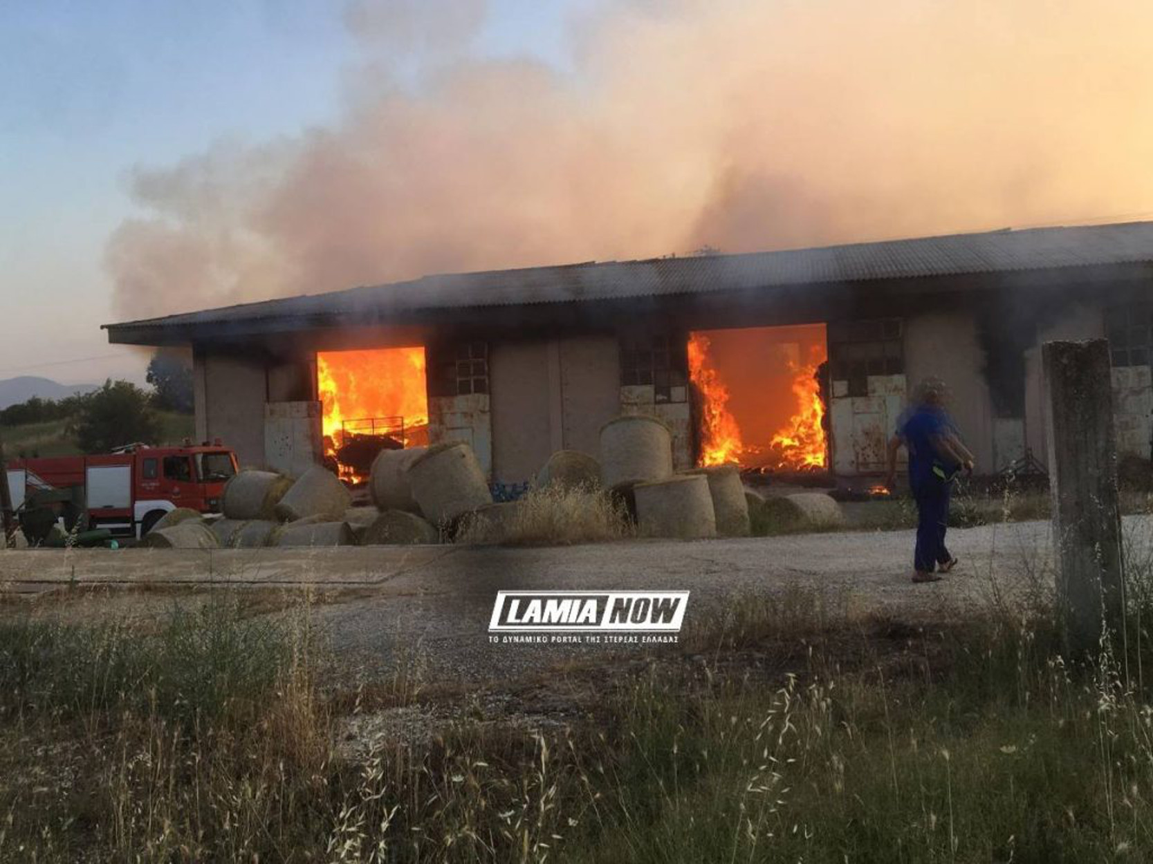 Φάρσαλα: Φωτιά σε αποθήκη κατέστρεψε τα πάντα [pics]