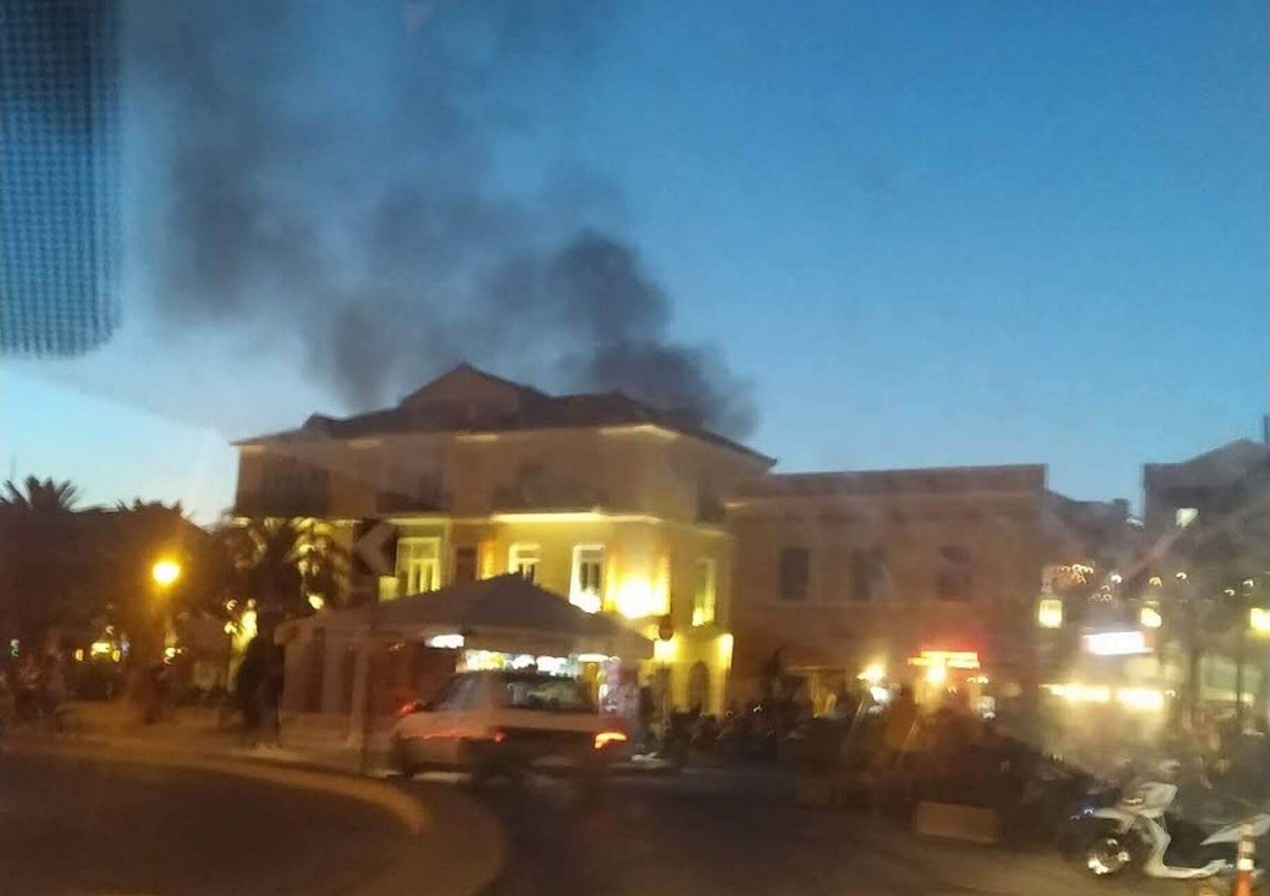 Μυτιλήνη: Φωτιά σε κτίριο στο ιστορικό κέντρο της πόλης