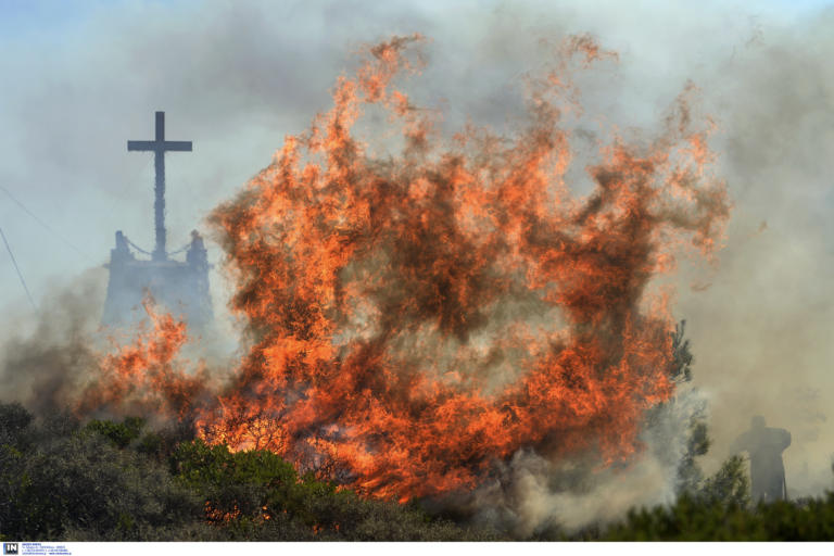 Αργολίδα: Μεγάλη φωτιά απειλεί μοναστήρι – Οι πυροσβέστες δίνουν μάχη με τον χρόνο!