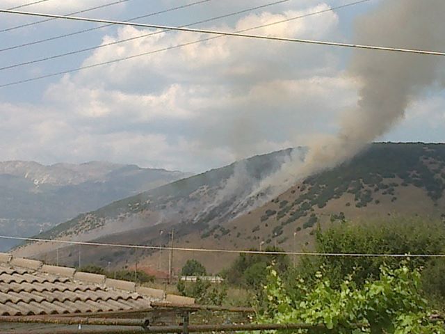 Καλύτερη η εικόνα στη φωτιά στα Γιάννενα – video