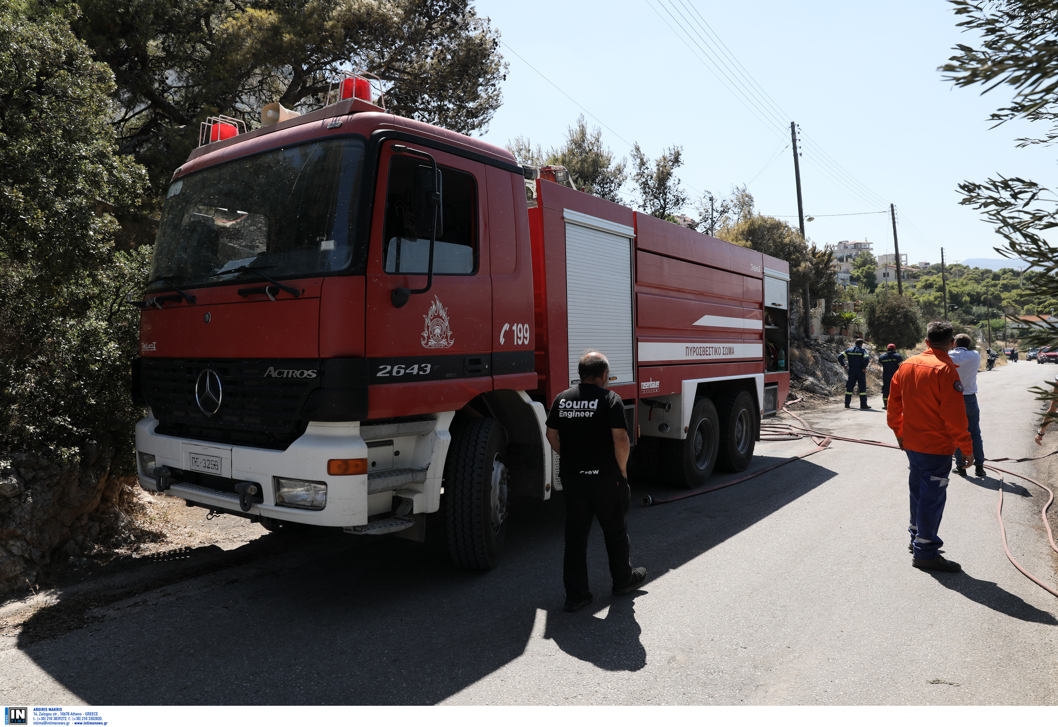 Φωτιά στα Μέγαρα, κοντά σε σπίτια