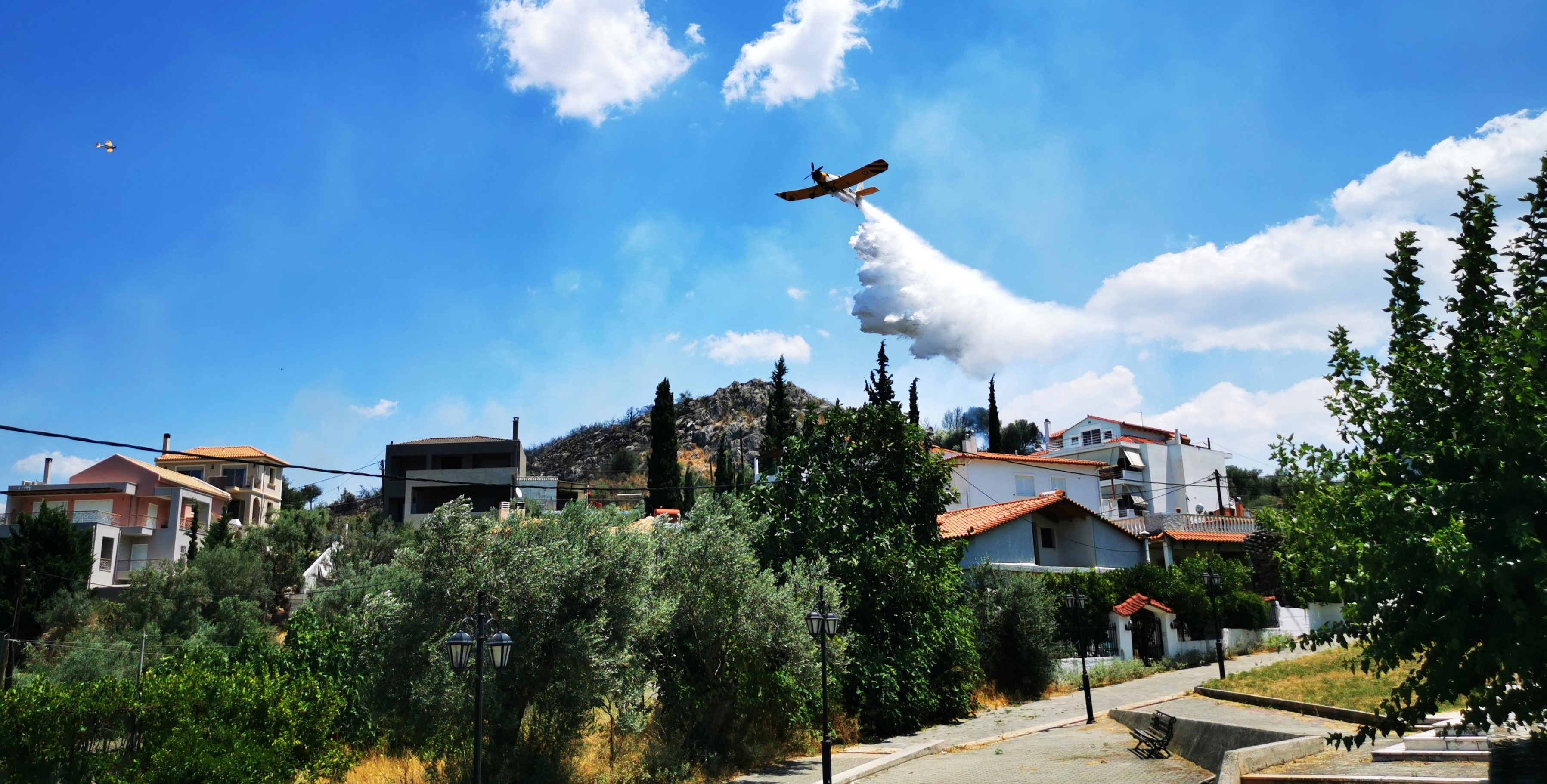 Φωτιά ΤΩΡΑ κοντά σε οικισμό στο Ηράκλειο Κρήτης – Μεγάλη επιχείρηση της πυροσβεστικής!