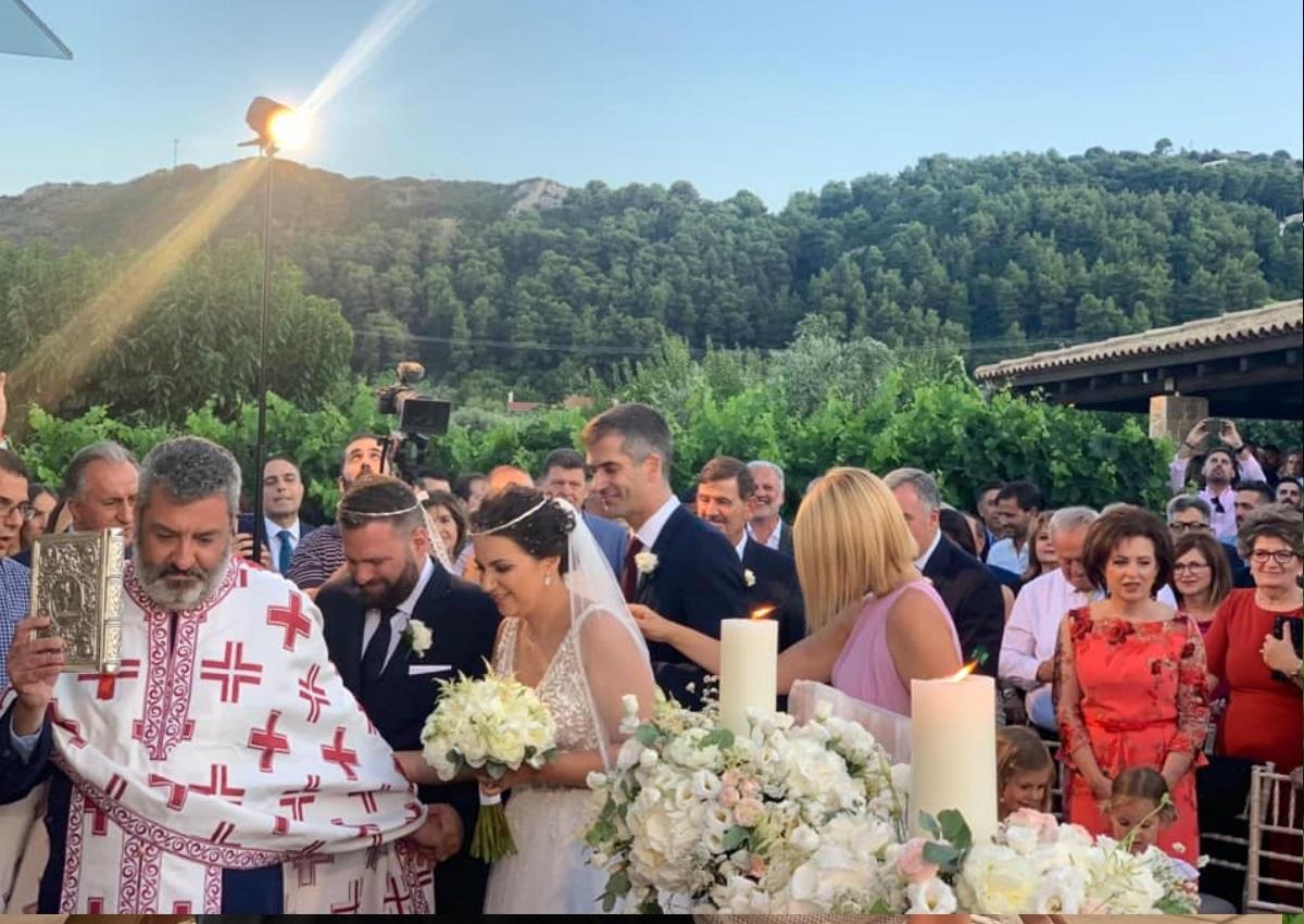 Ο Κώστας Μπακογιάννης και η Σία Κοσιώνη πάντρεψαν φιλικό τους ζευγάρι!