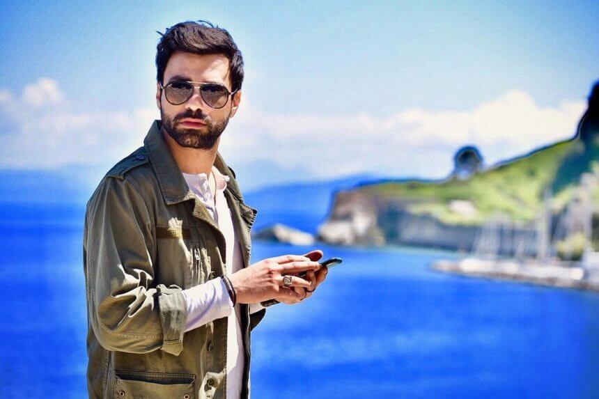 Είναι επίσημο! Σ’ αυτό το κανάλι θα δούμε τη νέα σειρά του Ανδρέα Γεωργίου, «8 λέξεις»!