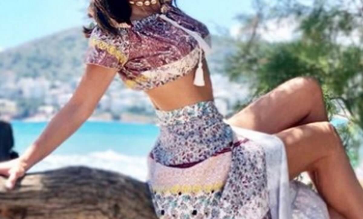 Κόβει την ανάσα Ελληνίδα δημοσιογράφος με την topless φωτογραφία που ανέβασε στο Instagram!