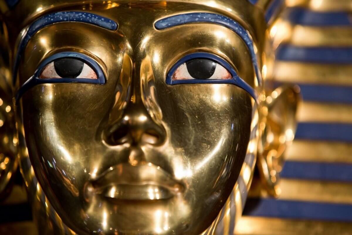 Στο σφυρί γλυπτό του Τουταγχαμών – Σφοδρές αντιδράσεις από την Αίγυπτο