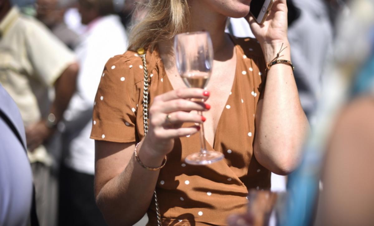 5 υπέροχα κοκτέιλ σαμπάνιας για τις αυγουστιάτικες νύχτες