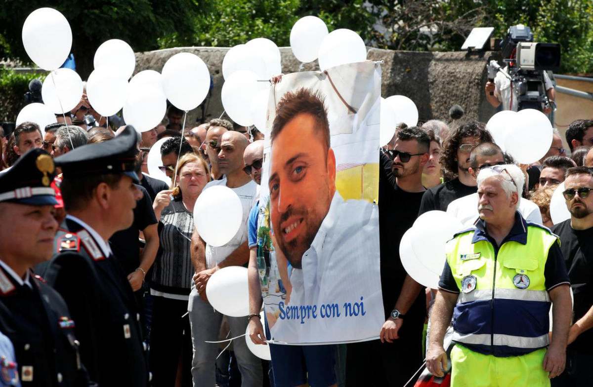 Ιταλία: Έμαθε ότι αστυνομικός που μαχαίρωσε είναι νεκρός και έβαλε τα κλάματα