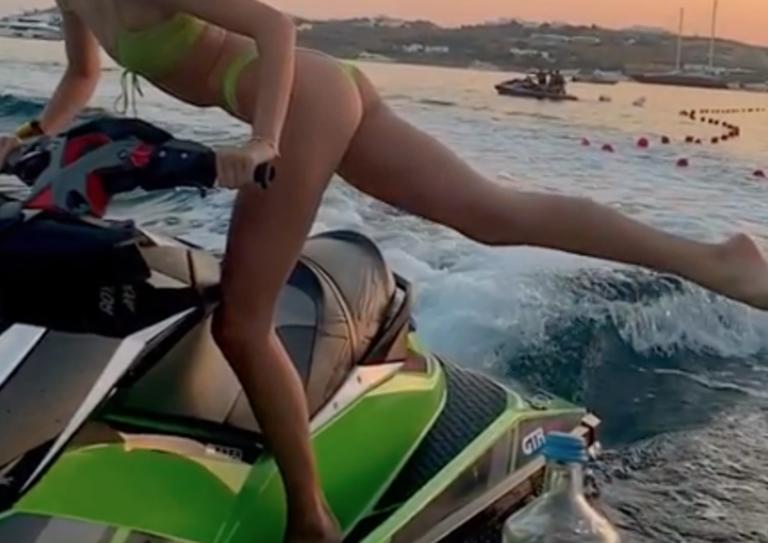 Η Kendal Jenner έκανε Bottle Cap Challenge στη Μύκονο πάνω σε Jet Ski