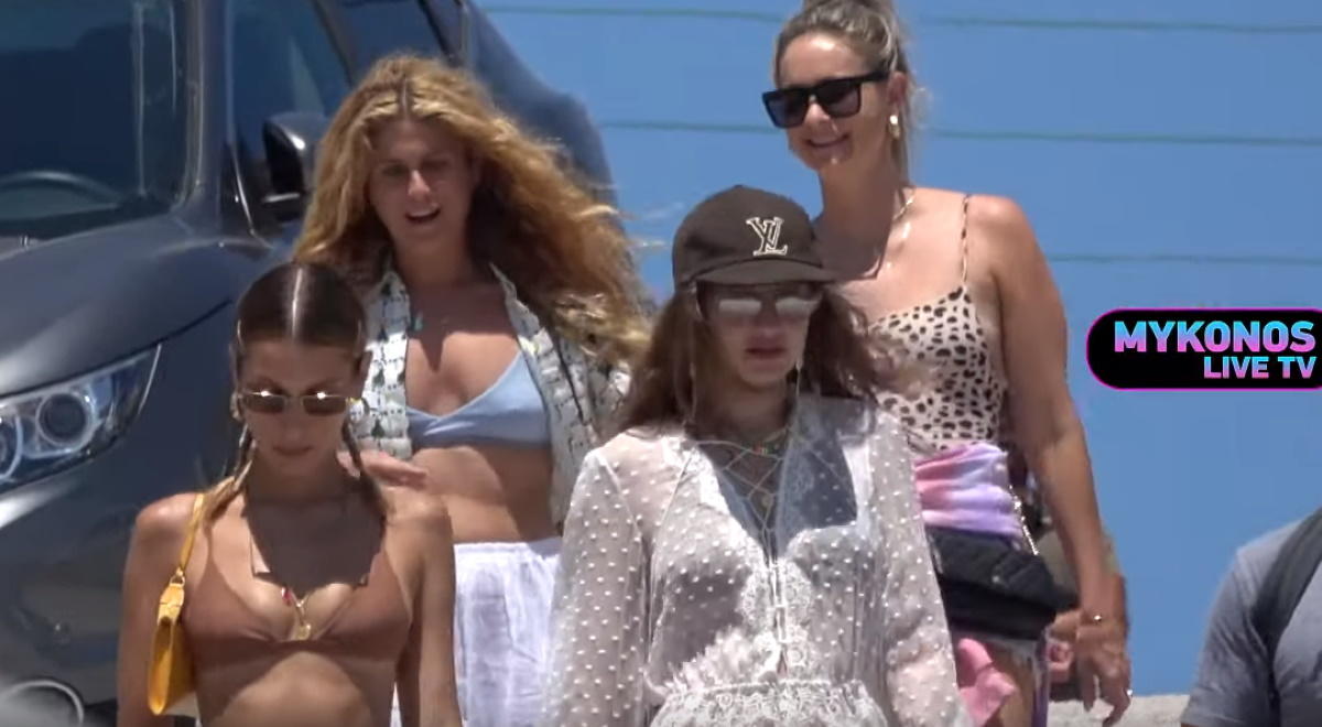 Οι θαμώνες σε εστιατόριο της Μυκόνου δεν πίστευαν στα μάτια τους όταν τις είδαν να κάθονται και να τρώνε ανάμεσά τους!