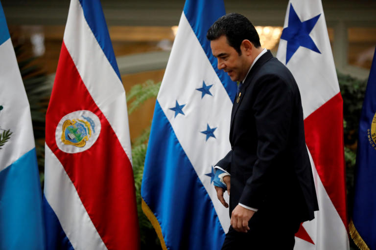 Ο πρόεδρος της Γουατεμάλας ακύρωσε “επ’ αόριστον” τη συνάντηση με Τραμπ