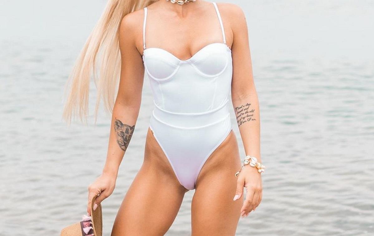 Ποζάρει με το μαγιό της και αναστατώνει το Instagram!