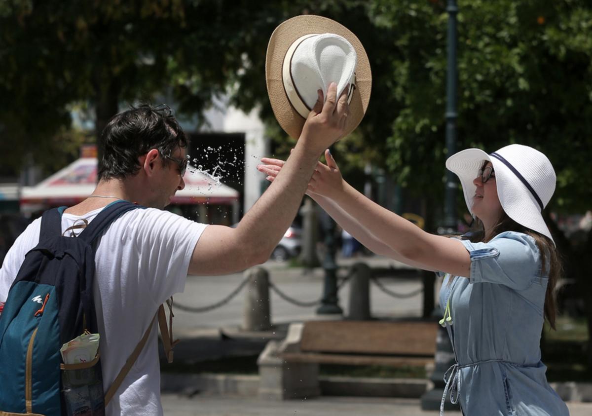 Καιρός σήμερα: Μίνι καύσωνας με 38άρια – Οι περιοχές που θα “βράσουν”!