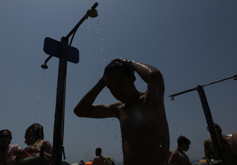 Καιρός: «Γονατίζει» την χώρα ο καύσωνας – Τριήμερο με 42 βαθμούς!