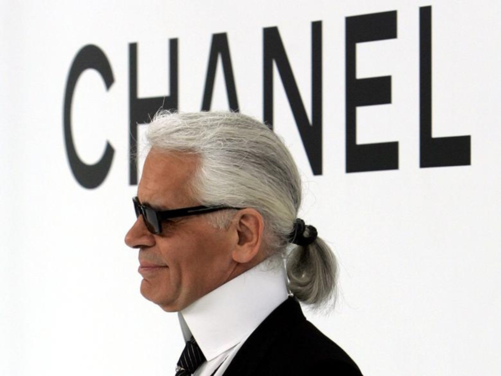 Ο Karl Lagerfeld και η αγάπη του για τη λογοτεχνία έγιναν βιβλίο