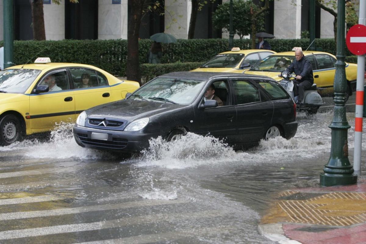 Καιρός αύριο: Πού θα βρέχει την Παρασκευή