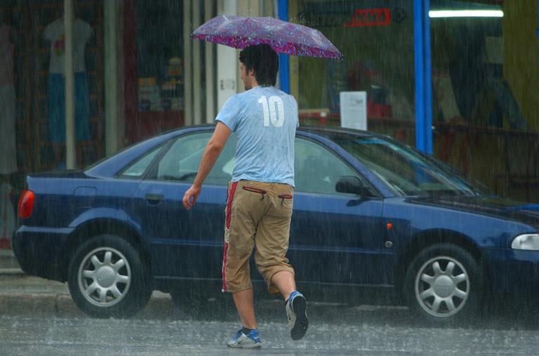 Καιρός αύριο: Θα… μουλιάσουμε την Κυριακή – Πού περιμένουμε βροχές και καταιγίδες