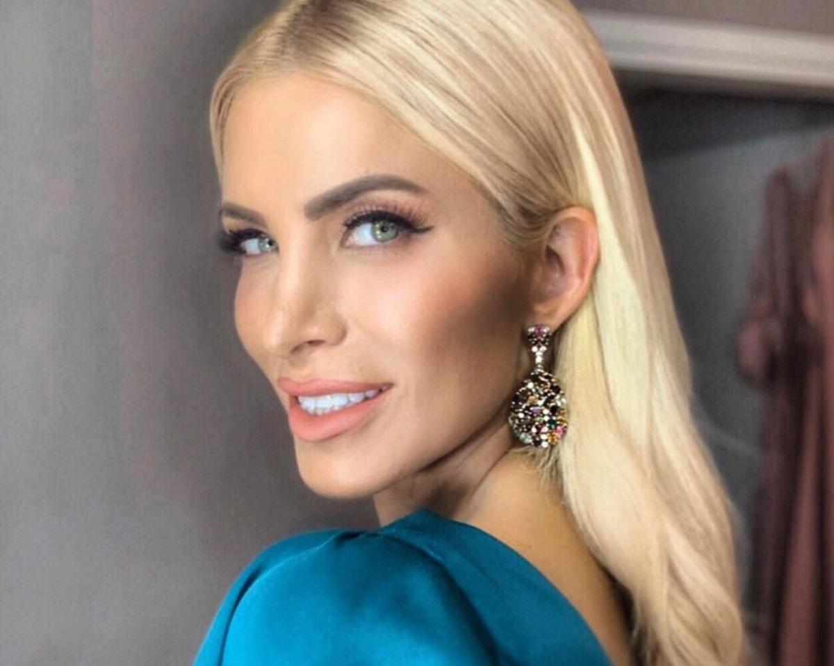 Αγνώριστη η Κατερίνα Καινούργιου – Μας δείχνει την ταυτότητα της λίγο πριν ψηφίσει