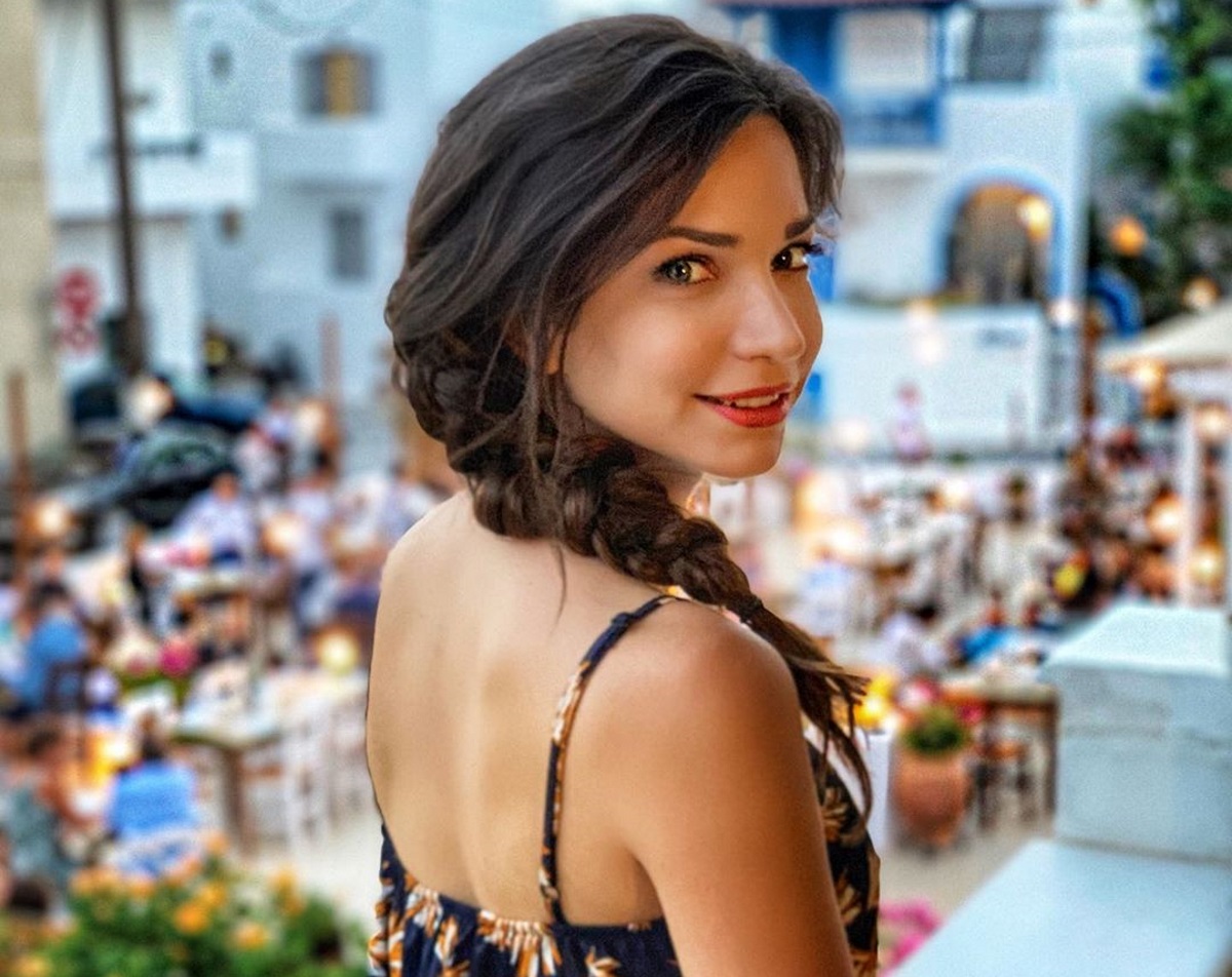 Η Κατερίνα Γερονικολού γυρίζει τον χρόνο πίσω και μας δείχνει πως ήταν στην πρώτη επαγγελματική φωτογράφησή της