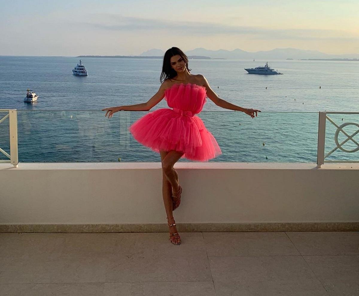 Η Kendall Jenner στην Μύκονο! Χορεύει συρτάκι και σπάει πιάτα σαν Ελληνίδα