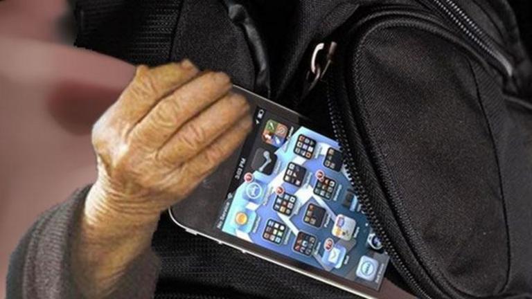 80χρονη έκλεψε κινητό στη λαϊκή - Δεν υπολόγισε όμως τον μικρό που παρακολουθούσε…!