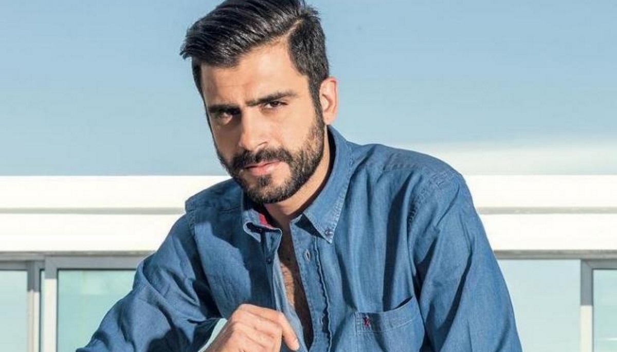 Ο Μαρίνος Κόνσολος φωτογραφίζεται χωρίς ρούχα και οι θαυμάστριες παθαίνουν αμόκ!