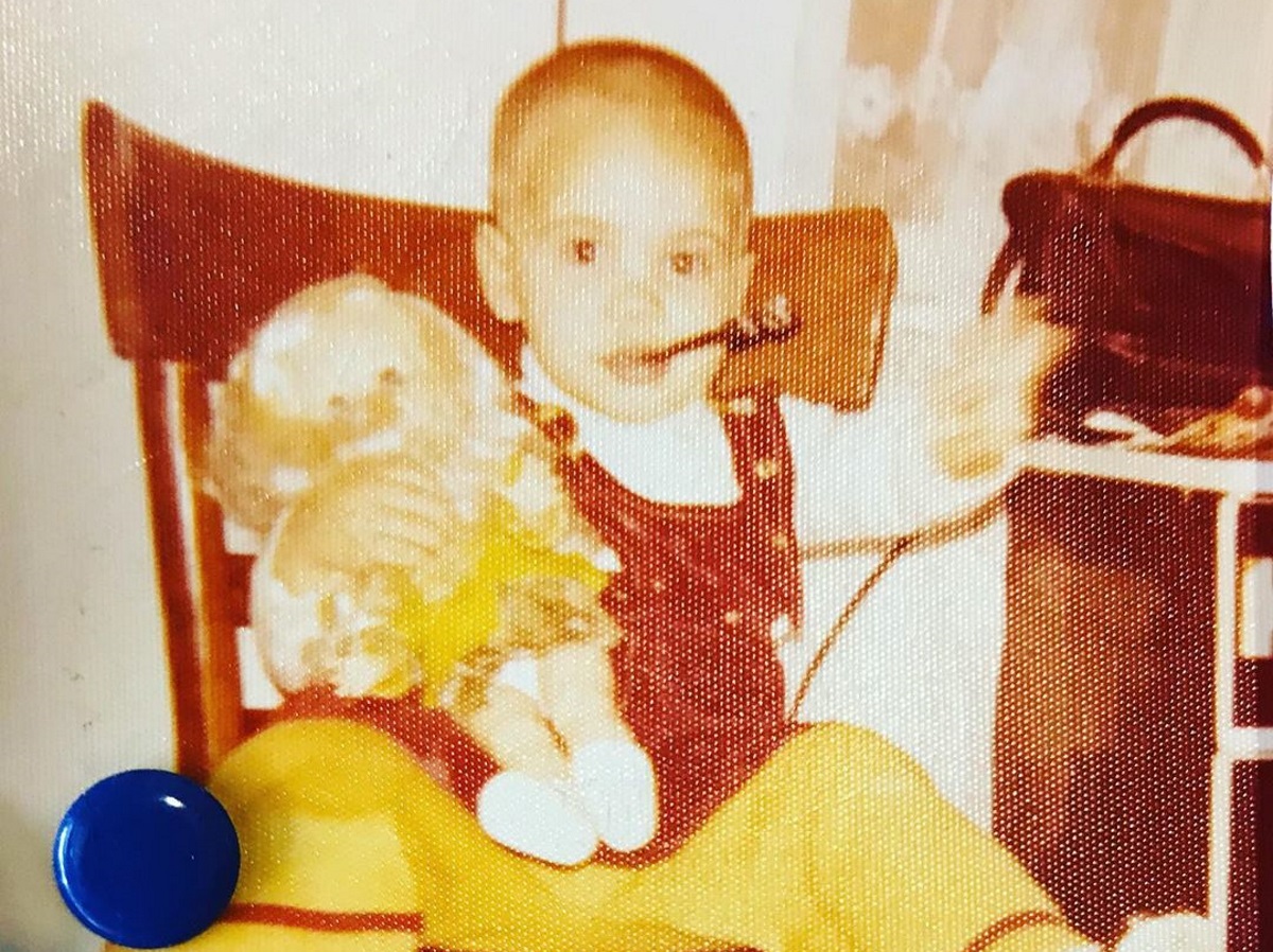 Αναγνωρίζετε το κοριτσάκι της φωτογραφίας; Είναι πανέμορφη Ελληνίδα ηθοποιός!