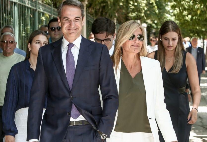 Μαρέβα Μητσοτάκη: Η chic στυλιστική επιλογή για την ορκωμοσία του συζύγου της! Φωτογραφίες