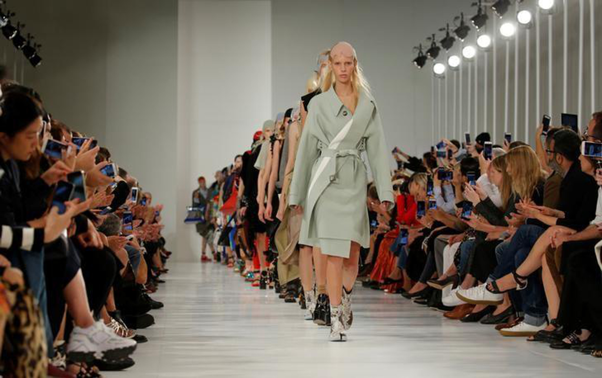 Vintage δημιουργίες του Maison Margiela θα πωληθούν σε δημοπρασία του Sotheby’s στο Παρίσι