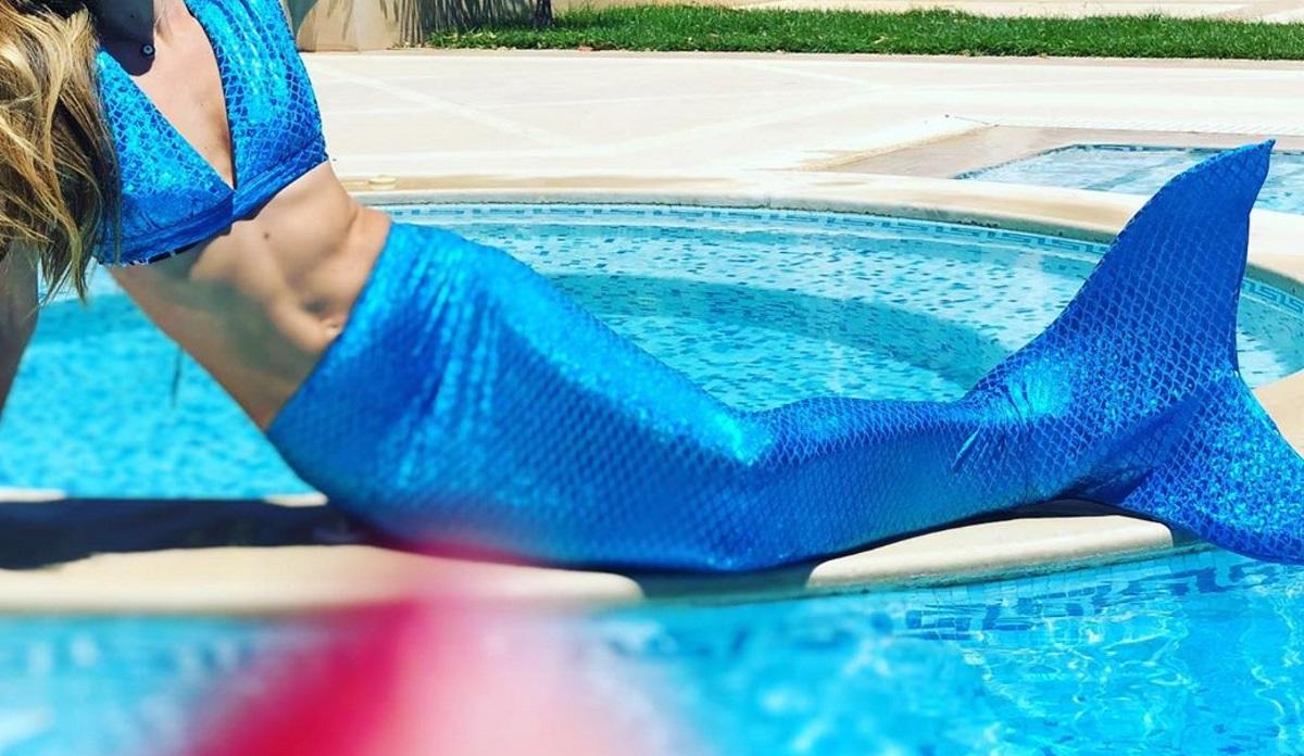 Η hot μαμά ντύθηκε… γοργόνα και τα έδωσε όλα!