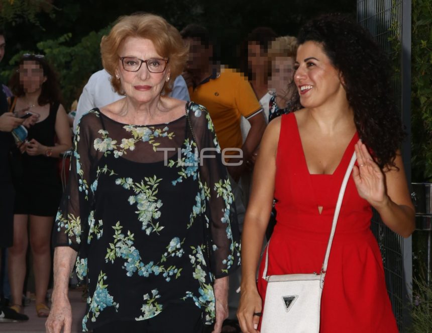 Θεατρική έξοδος μετά από καιρό για την Μάρω Κοντού!