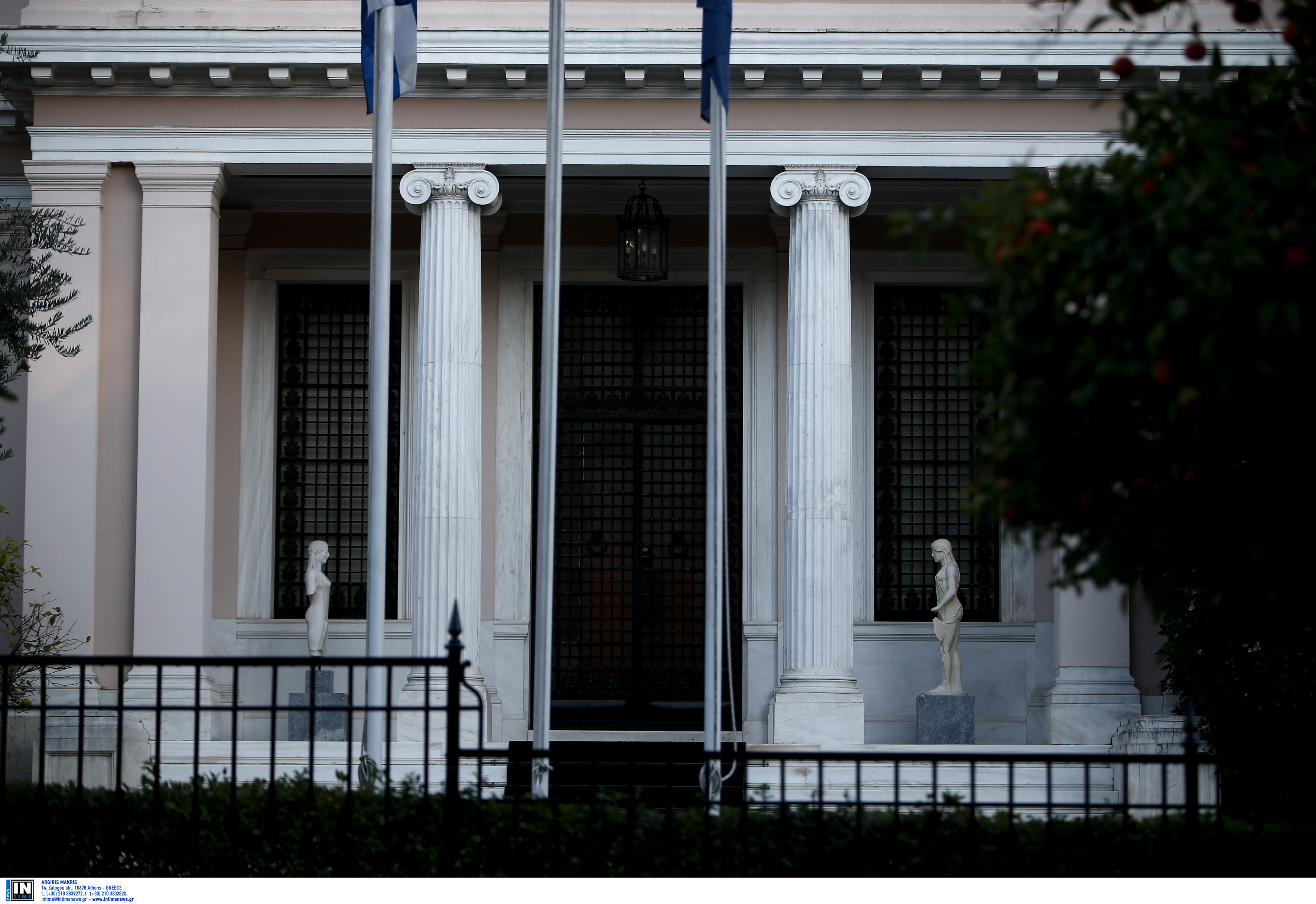 Στην αντεπίθεση η κυβέρνηση για τις “ανησυχίες” ΣΥΡΙΖΑ περί κομματικοποίησης ΕΡΤ και ΑΠΕ