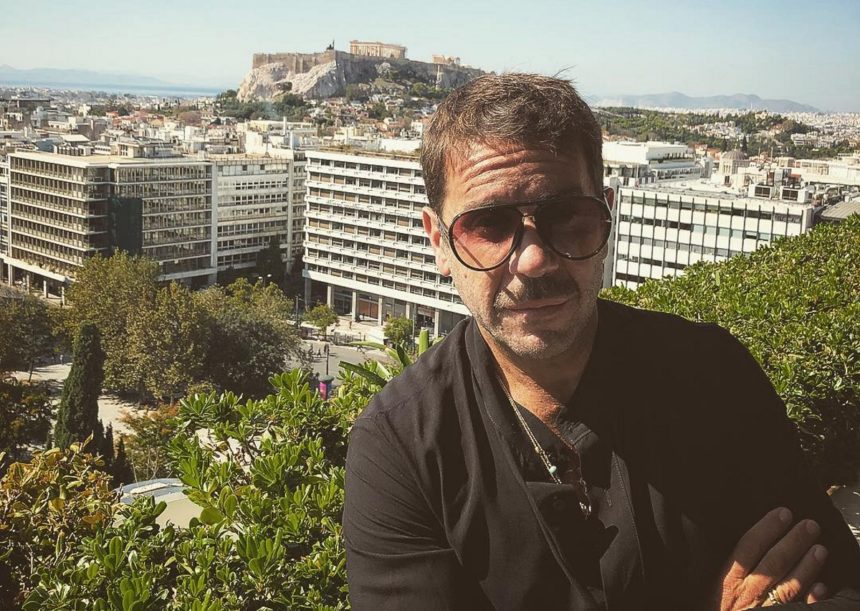 Γιώργος Μαζωνάκης: Μιμείται την Δέσποινα Μοιραράκη πουλώντας χαλιά – Ξεκαρδιστικό βίντεο