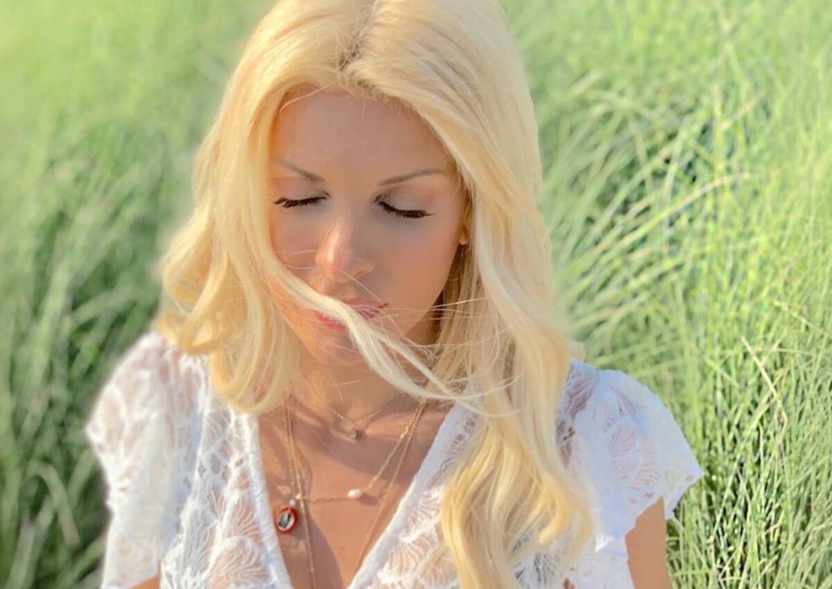 Ελένη Μενεγάκη: Σκαφάτες διακοπές στην Άνδρο! [vid]