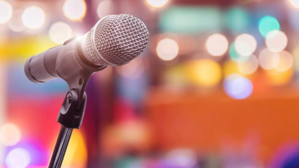 Γνωστός τραγουδιστής θα πρωταγωνιστήσει σε δραματική σειρά για το AIDS